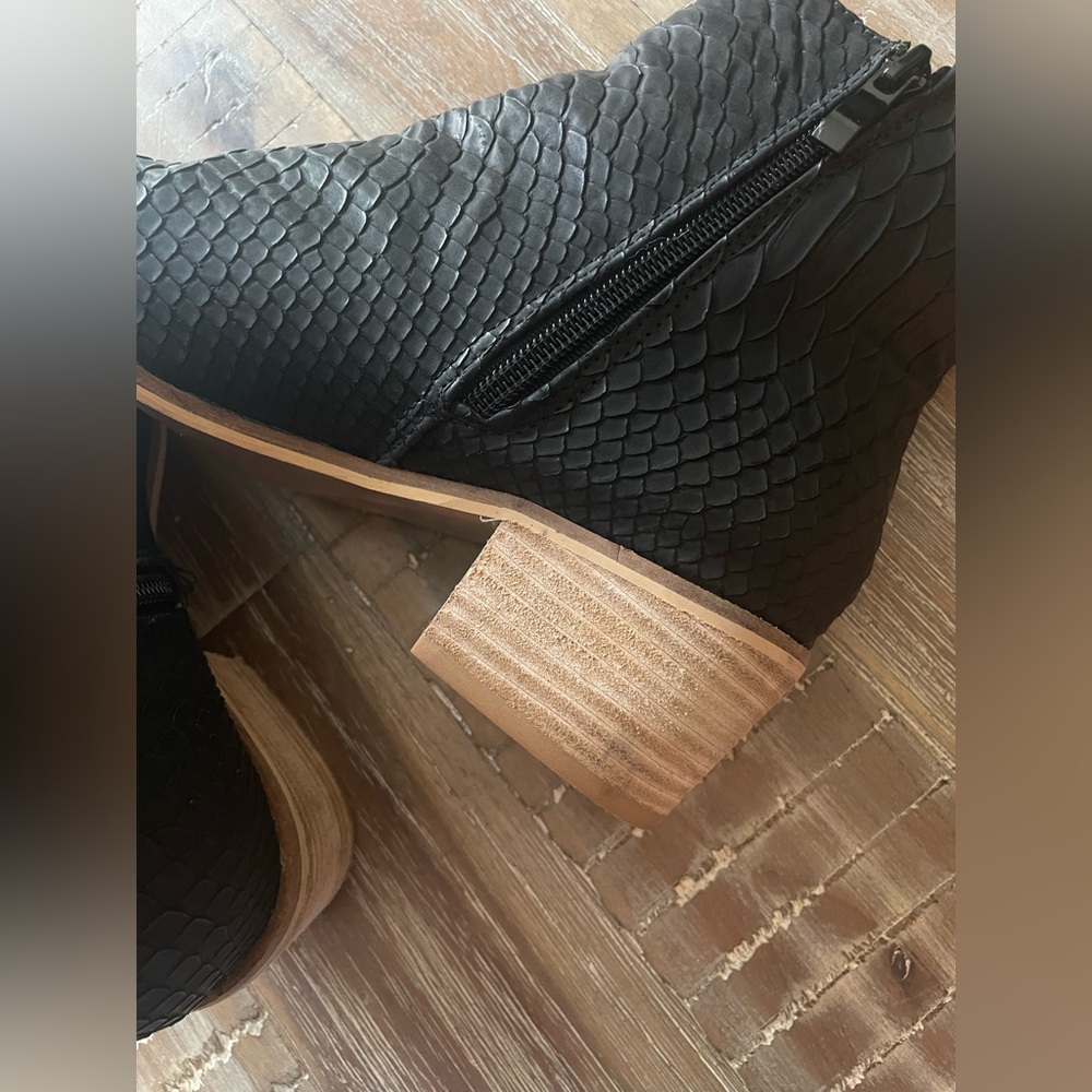 CCOCCI Black Faux Leather Python Snake Embossed Block Heel Ankle Zipper Bootie 7 - Picture 3 of 7